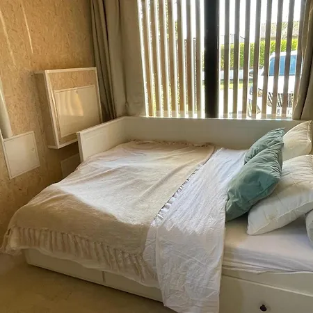 Helene - 2 Newly Renovated Flats For Rent Together Or Separately 아파트 코크시데